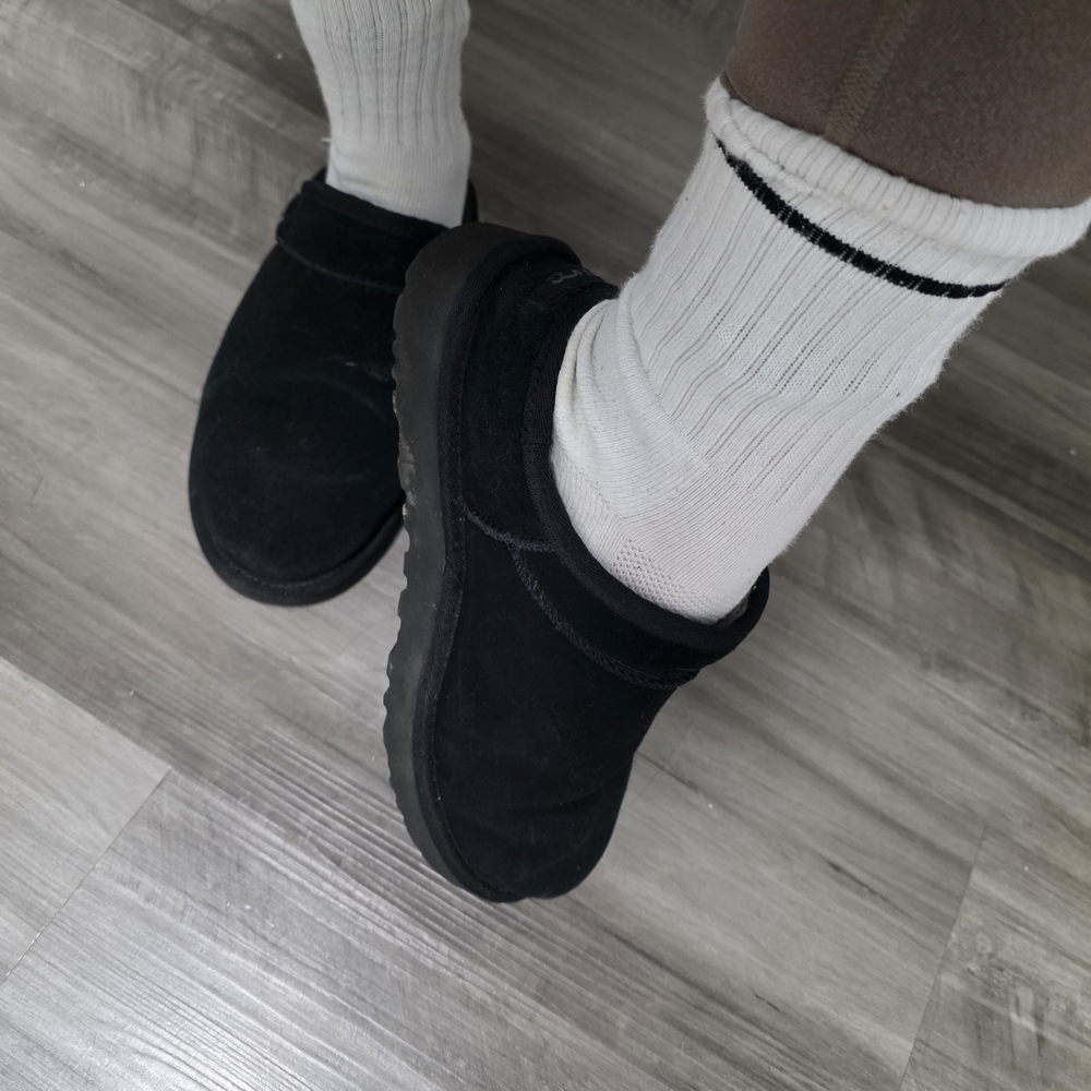 UGG Classic Slippers - Picture 7 of 7